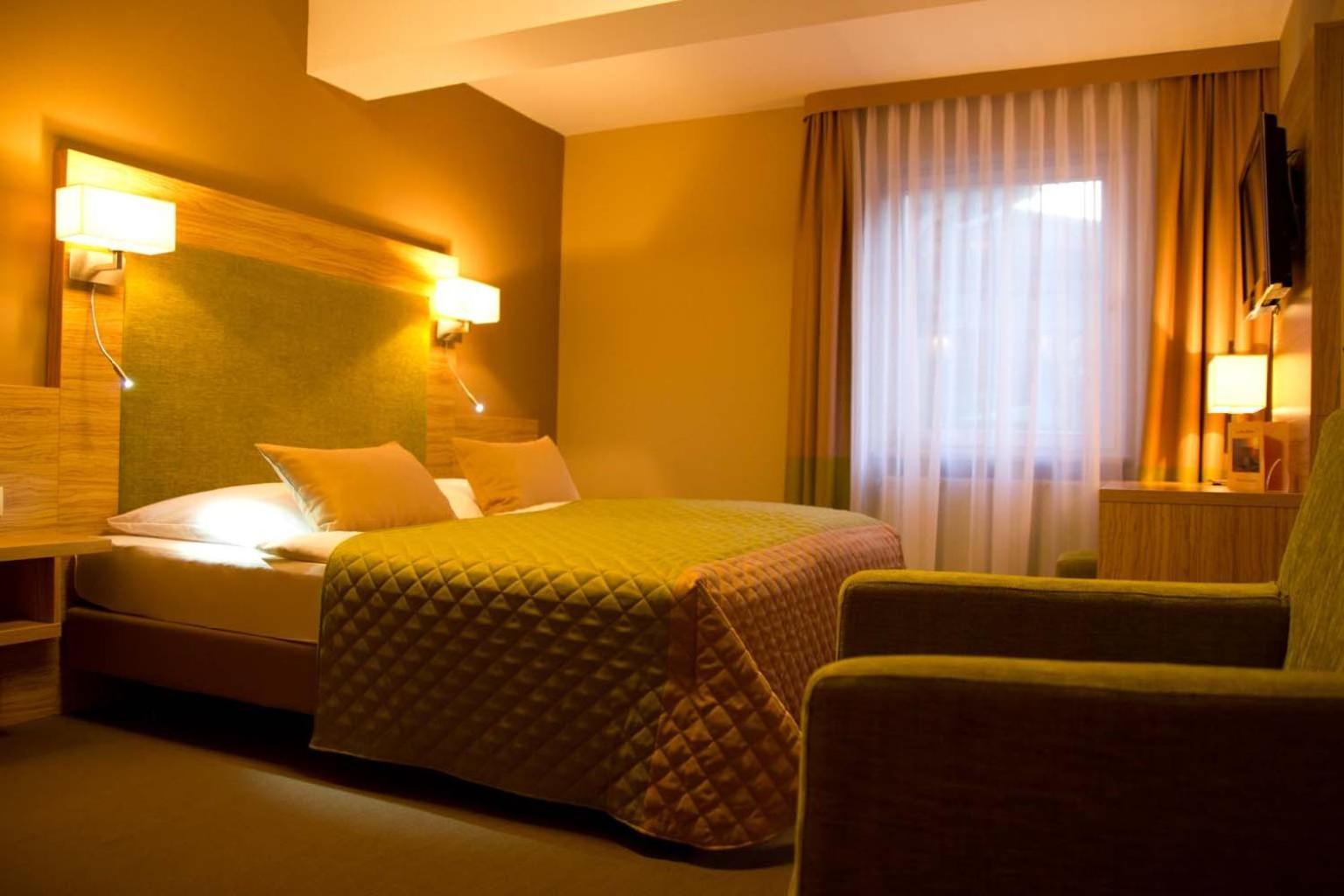 Altes Kurhaus Landhotel Trabelsdorf Екстериор снимка